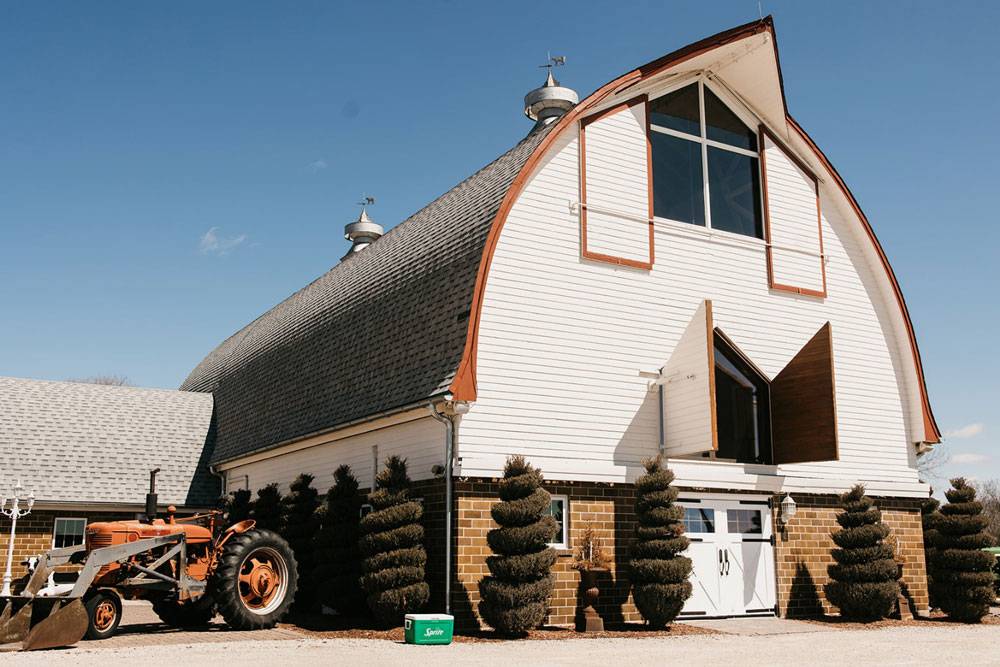 Rustic Romance Revival Why Barn Weddings are Trendy Again Bethany Walker Photography
